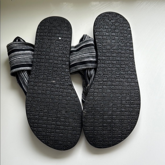 Sanuk Yoga Sling Black Sandals with Striped Straps Women's Size 8 - Picture 3 of 5